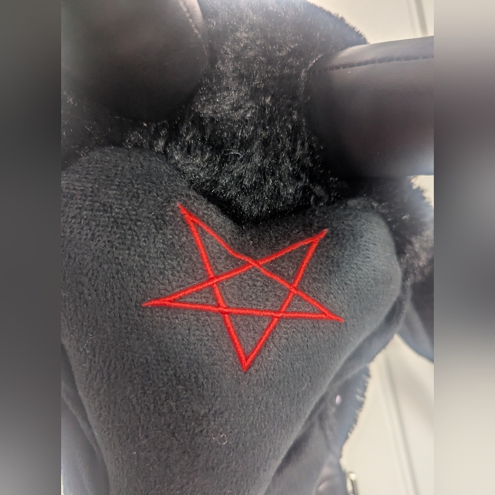 Kreepsville Demon Goat Head Backpack - Picture 3 of 9